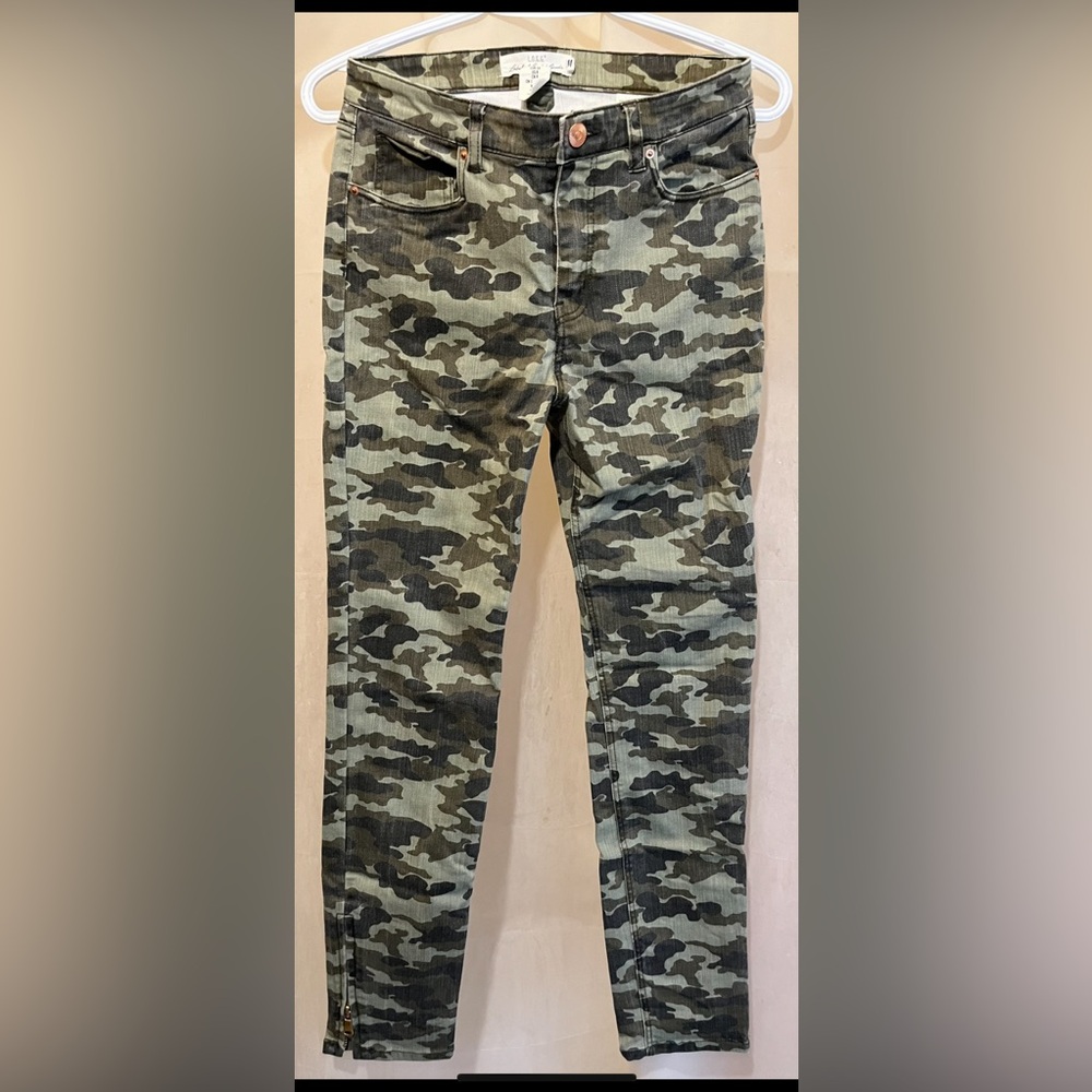 H&M Camouflage-Skinny Fit- Pants-NWOT-Fits Size 6 Not Size 8